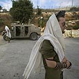 צה"ל חיילים גבול לבנון ישראל מנרה תפילין טלית האמר (צילום: רויטרס)