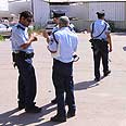 שוטרים בזירת הרצח 