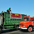 שביתה רשויות מקומיות הפגנה מכבה אש משאית אשפה