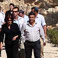 עמיר פרץ ויולי תמיר בסיור צילום: גיל יוחנן