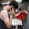 "אתה לא כאן". מטיילים "בעזה" צילום: רויטרס