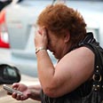 קרובת משפחה ליד מקום הרצח צילום: אבי מועלם