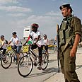 מסע אופניים רוכבים רוכבות אופניים חברון follow the women נשים למען שלום (צילום: AP) מסע אופניים רוכבים רוכבות אופניים חברון follow the women נשים למען שלום (צילום: AP)