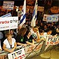 שלום עכשיו בהפגנה 