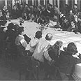 דמוקרטיה. אסיפה בקיבוץ גבת. דמוקרטיה. אסיפה בקיבוץ גבת.