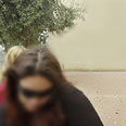 התלוננה כי איים לפרסם תמונותיה (אילוסטרציה) צילום: טל כהן