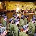 טקס השבעת צנחנים ברחבת הכותל.