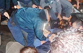 הפגנה סוערת בקרייה צילום: אבי כהן