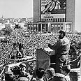 פידל קסטרו נואם בפני המון בהוואנה 1965. פידל קסטרו נואם בפני המון בהוואנה 1965.