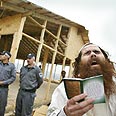 פעילי כהנא בפינוי המכללה בתפוח צילום: איי פי