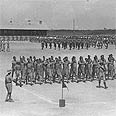 אימון חיילים יהודיים במחנה צבאי בריטי, 1940.