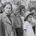 ממתינים לרכבת בתחנת עתלית
