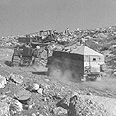 בולדוזרים ונגמ"שים נוסעים בדרך בורמה, לכיוון ירושלים.