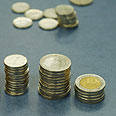 שקל שקלים מטבעות כסף (צילום: טל כהן)