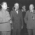צ'רצ'יל עם סטלין וטרומן בוועידת פוטסדם (1945)