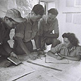 מלחמת העצמאות, שוטרים מתכננים מהלכים.