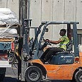 סחורות כרם שלום סיוע ישראל מחסום ארז עזה (צילום: דובר צה"ל)
