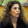 עו"ד כנרת בראשי מסיבת עיתונאים מתלוננת א' קצב (צילום: ניב קלדרון)