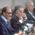 סאדאת (משמאל) נושא נאום בכנסת, 20.11.1977 סאדאת (משמאל) נושא נאום בכנסת, 20.11.1977