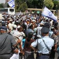 מעלה סוגיות עקרוניות. ההורים והתלמידים מפגינים בפתח תקווה צילום: עופר עמרם