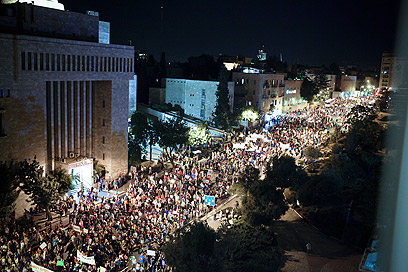 Jerusalém. Demonstração na capital durante a noite (Foto: Noam Moskowitz)