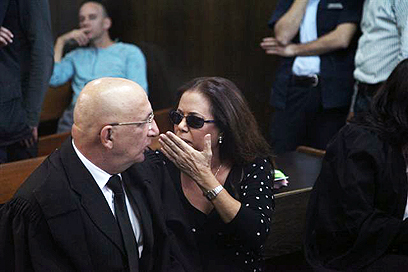 צנעני ופרקליטה, היום בבית המשפט (צילום: מוטי קמחי)