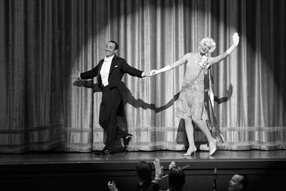 ז'אן דוז'ארדן ופנלופי אן מילר. אילמים על הבמה (מתוך הסרט )