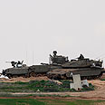 ארכיון. כוח שריון של צה"ל סמוך לרצועה צילום: רויטרס