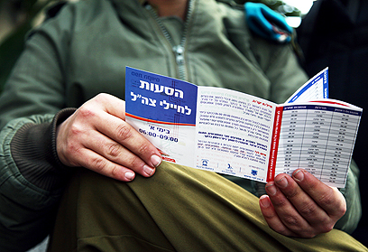 במקום לגמול לחיילים, פוגעים בהם  (צילום: אבישג שאר-ישוב)