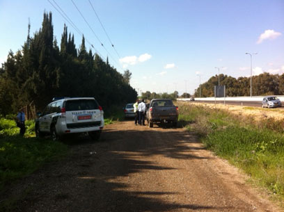 מחסומי משטרה ליד מקום ההתרסקות (צילום: אבי רוקח)