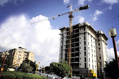 מנופים בכל פינה: זינוק של 50% בהתחלות הבנייה (צילום: קובי קואנקס)