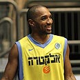 דרק שארפ מכבי תל אביב (צילום: עוז מועלם)
