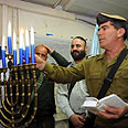 גבי אשכנזי רמטכ"ל הרטמכ"ל נרות חנוכה (צילום: אביהו שפירא)