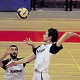 ג'ניה דודוצקין שחקן כדורעף הפועל מטה אשר (צילום: ראובן שוורץ)
