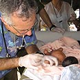 לידה של תינוק בהאיטי צילום: נעם ברקן