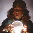מגדת עתידות כדור בדולח צועניה gypsy crystal ball (צילום: ויז