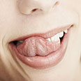 פה שיניים רוק לשון (צילום:  ablestock)