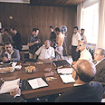 קבינט בטחוני משה דיין גולדה מאיר (צילום: דוד רובינגר)