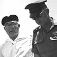 יצחק רבין ולוי אשכול מבקרים בנגב צילום: לע"מ
