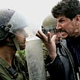 בילעין הפגנה נגד הגדר גדר הפרדה אנרכיסטים (צילום: איי פי)