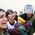 המאבק בעמונה צילום: גיל יוחנן