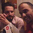 לירון תאני עם גורי אלפי. "הכוונות של האמנים היו טהורות" צילום: מיכה דומאן