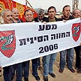 לוחמי גדוד 890 בטקס זיכרון ללוחמים שנפלו בקרבות בחווה הסינית במלחמת יום הכיפורים, 33 שנה אחרי