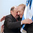 עם רה"מ לשעבר אהוד אולמרט צילום: איי אף פי