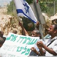 "תנו לנו להחליט". המפגינים צילום: גיל יוחנן
