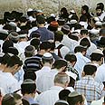 תפילה בכותל למען החטוף צילום: איי אף פי