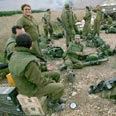 החיילים. התלוננו על מחסור במזון צילום: איי פי