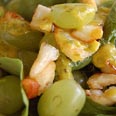 שילוב של מליחות ומתיקות. סלט רוקט, ענבים וחלומי צילום: יעל גרטי