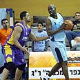 כריס ווטסון עירוני רמת גן ג'ון תומאס הפועל חולון (צילום: עודד קרני, מנהלת הליגה)