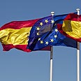 דגלי ספרד והאיחוד האירופי האיחוד האירופי (צילום: רויטרס)